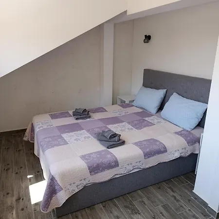 Banin بيت ضيافة سكرادين