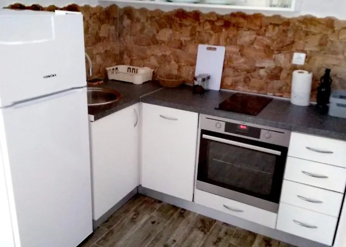 Banin בית הארחה סקארדין